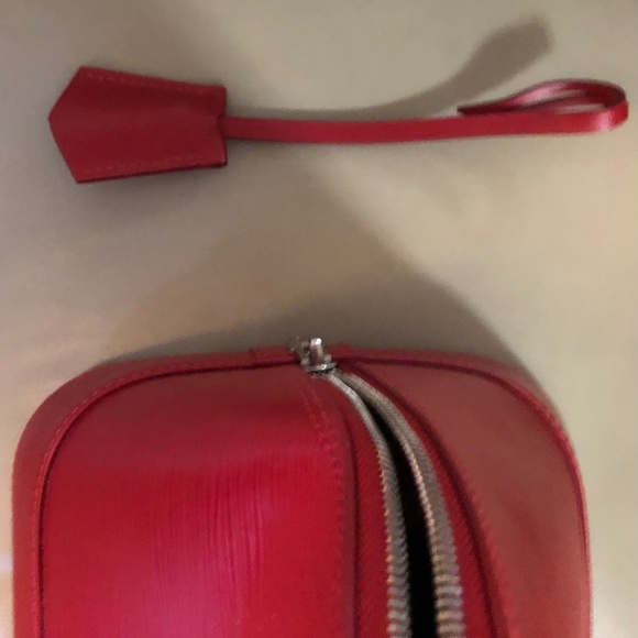 Louis Vuitton EPI Alma GM Carmine - EXCELLENT BARELY USED CONDITION Red Satchel - Picture 6 of 16